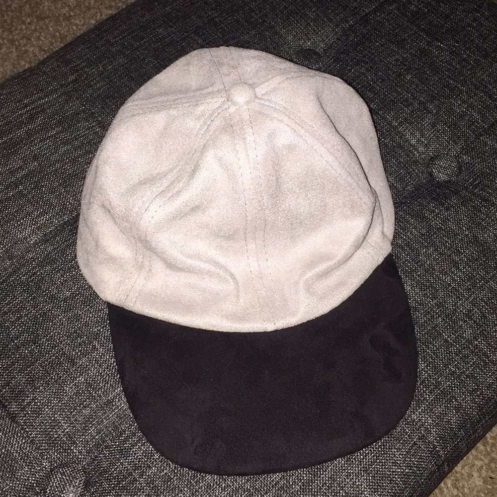 Small adjustable hat